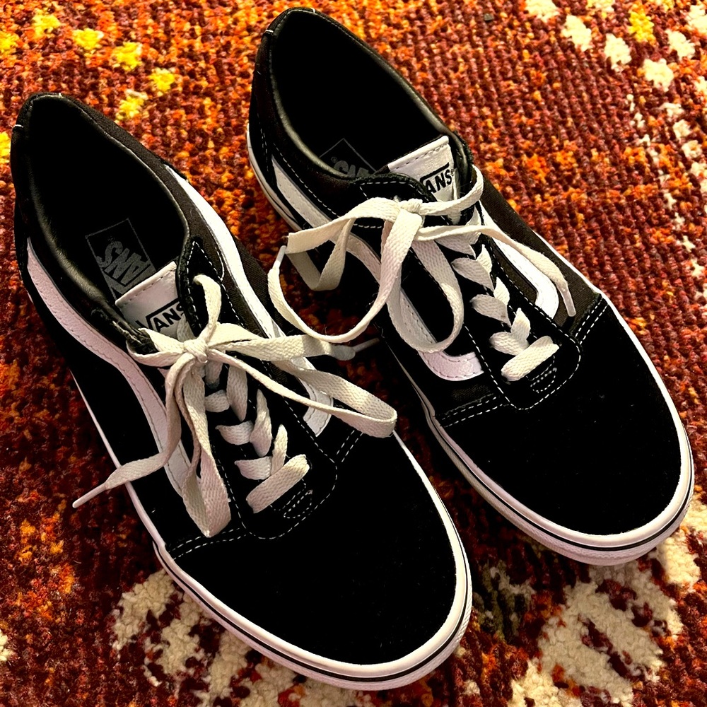 Vans Lightly Used Youth 5, Black & White Canvas Low Skate Shoe